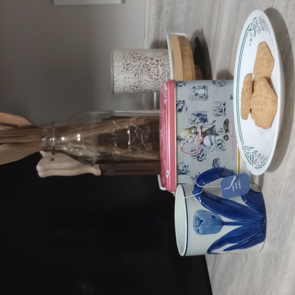 Hand painted Delft Tulip Mug